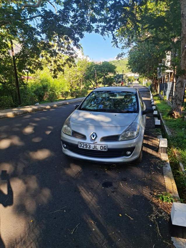 Renault Clio 3 - 0 - Compact cars  on Aster Vender