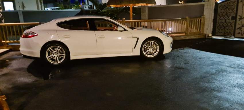 porsche panamera - 1 - Luxury Cars  on Aster Vender