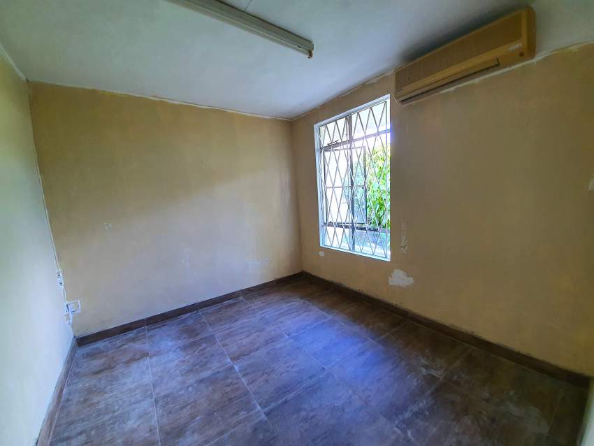 House  for sale in Sodnac, Quatre Bornes - 3 - Land  on Aster Vender