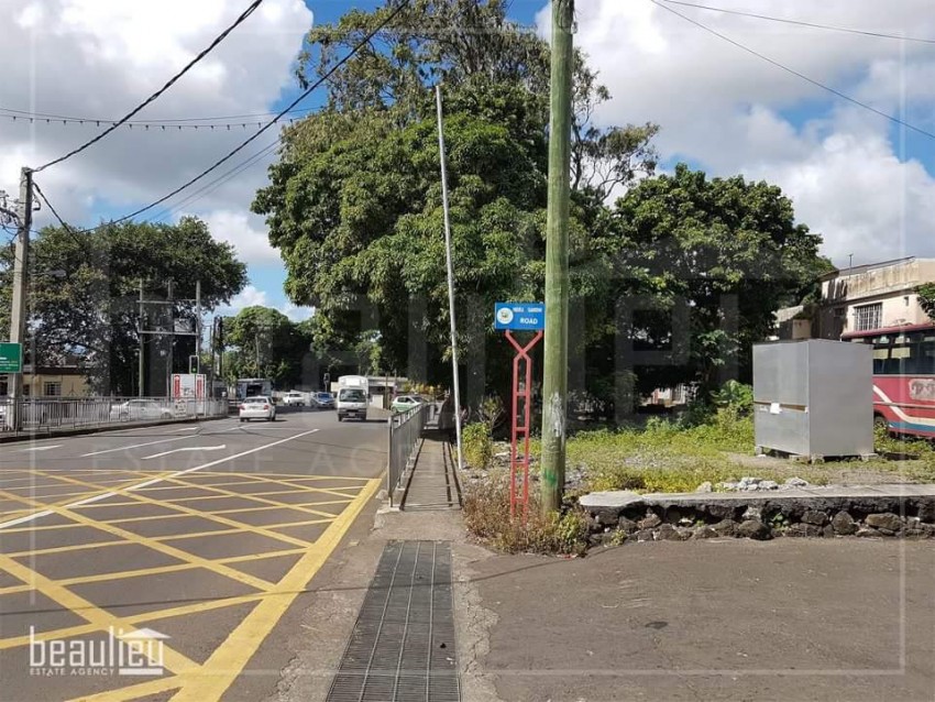 Commercial land of 16.5 Perches in Bon Accueil - 1 - Land  on Aster Vender