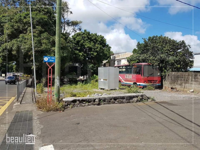 Commercial land of 16.5 Perches in Bon Accueil - 3 - Land  on Aster Vender