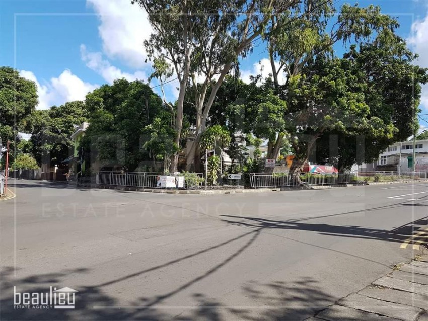 Commercial land of 16.5 Perches in Bon Accueil - 2 - Land  on Aster Vender