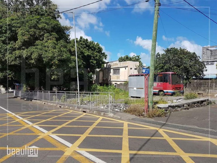 Commercial land of 16.5 Perches in Bon Accueil - 4 - Land  on Aster Vender