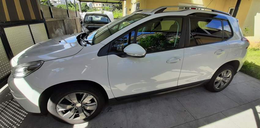 Peugeot 2008 Puretech  - 3 - SUV Cars  on Aster Vender