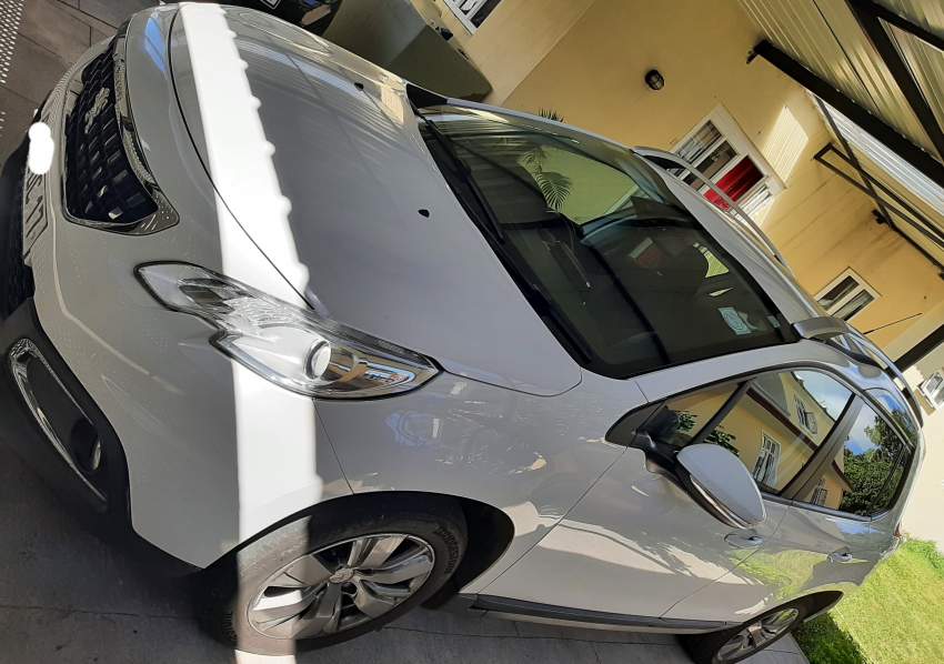 Peugeot 2008 Puretech  - 1 - SUV Cars  on Aster Vender