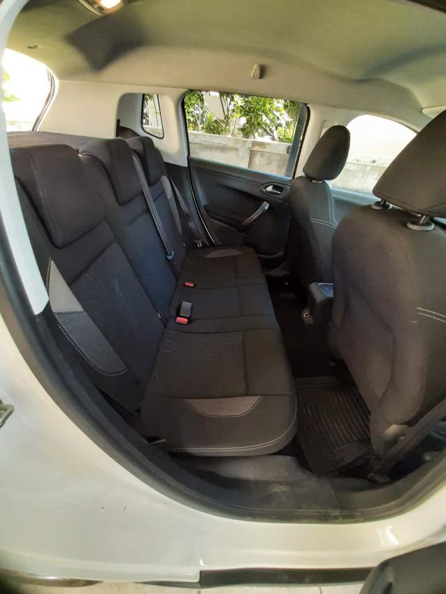 Peugeot 2008 Puretech  - 7 - SUV Cars  on Aster Vender