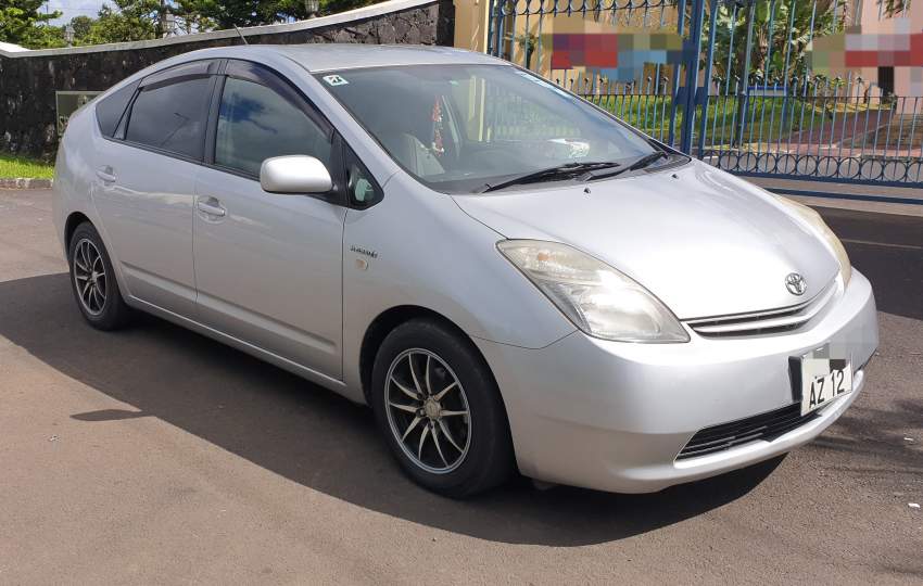 Toyota Prius 2012 - 4 - Family Cars  on Aster Vender