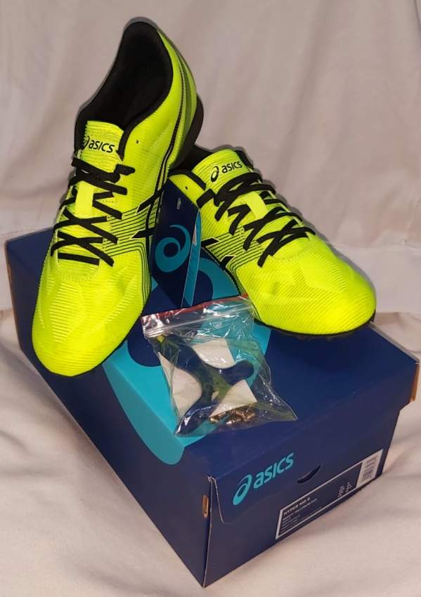 Asics shoes  - 3 - Sports outfits  on Aster Vender