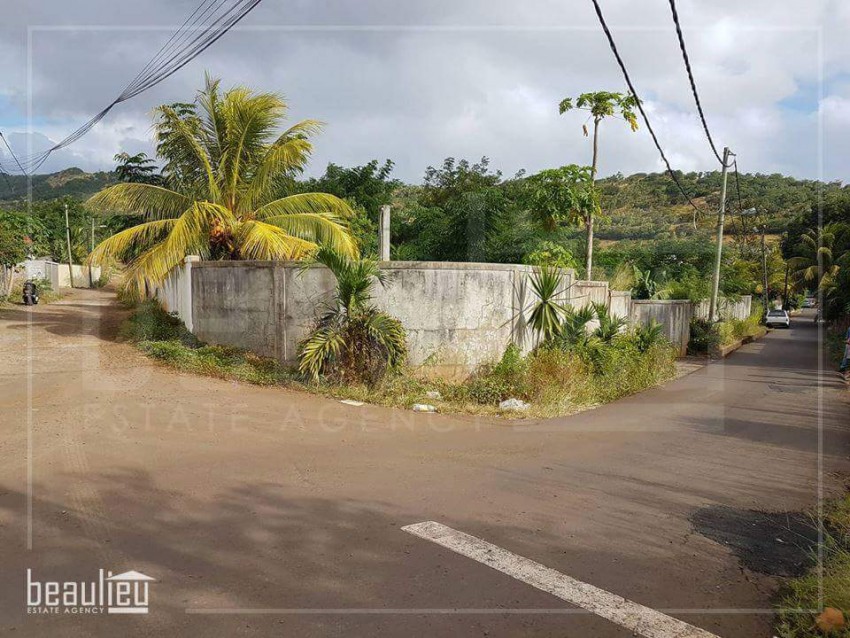  Residential Land  of  300 Toises  in Terre Rouge - 0 - Land  on Aster Vender
