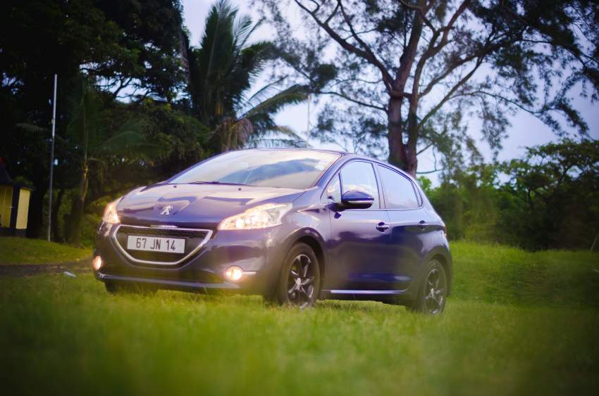 Peugeot 208 - 0 - Compact cars  on Aster Vender