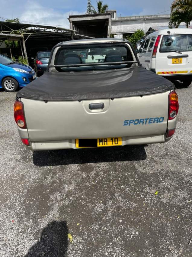 2x4 Mitsubishi L200 Sportero Year 10 - 2 - Pickup trucks (4x4 & 4x2)  on Aster Vender