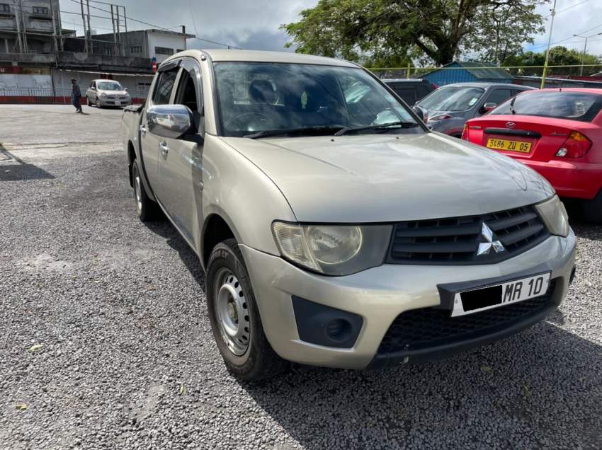 2x4 Mitsubishi L200 Sportero Year 10 - 6 - Pickup trucks (4x4 & 4x2)  on Aster Vender