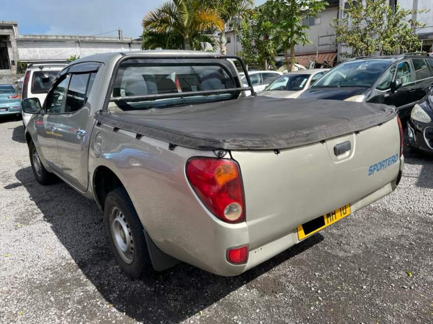 2x4 Mitsubishi L200 Sportero Year 10 - 3 - Pickup trucks (4x4 & 4x2)  on Aster Vender