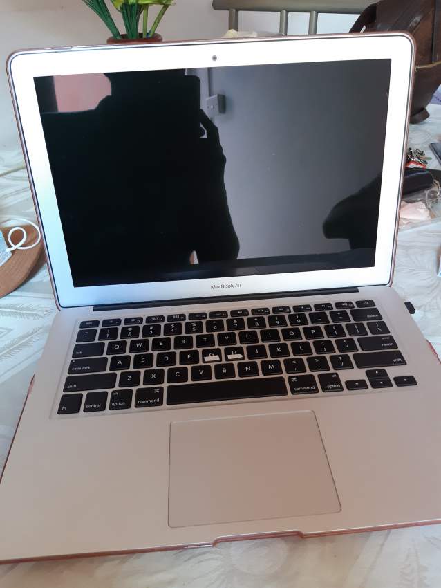 Macbook air on Aster Vender