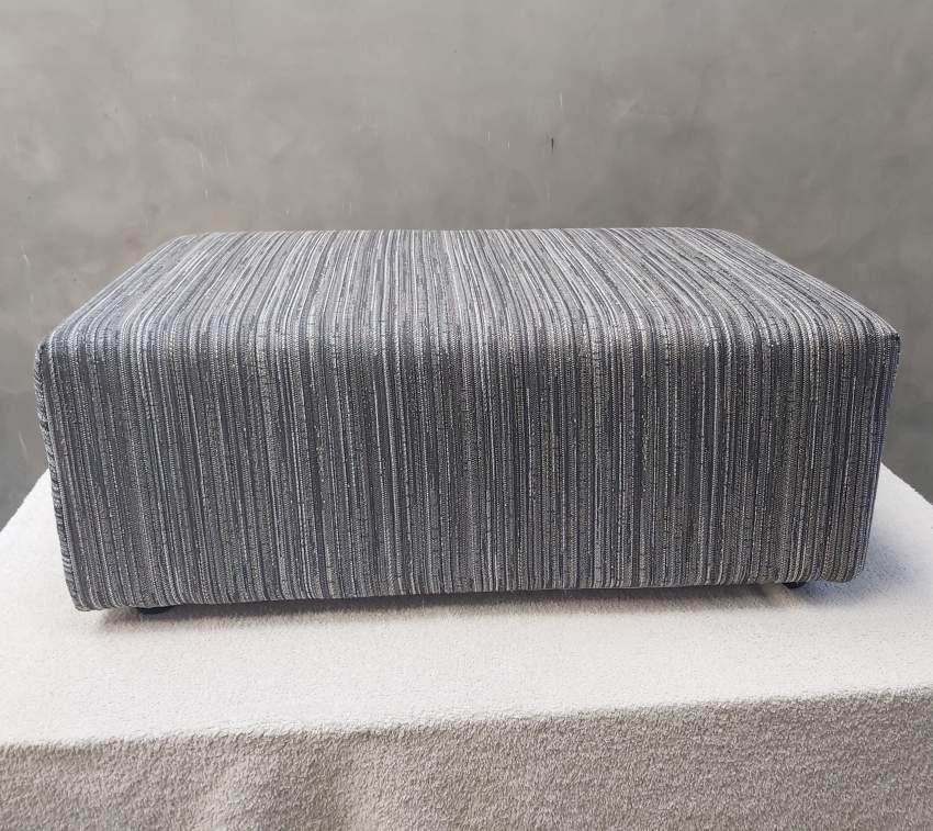 Rectangular pouf on Aster Vender