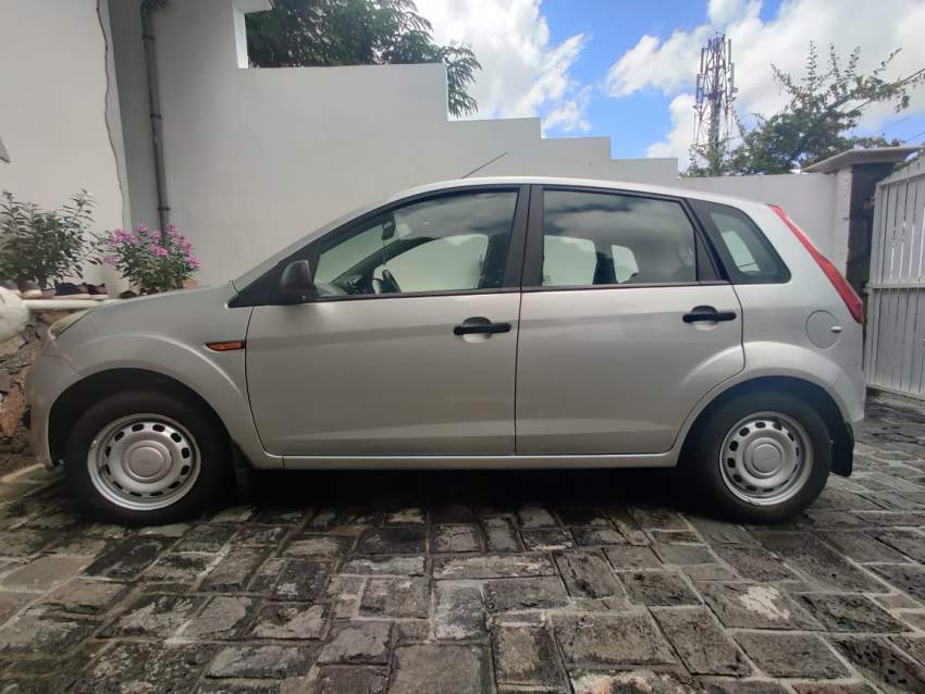 Ford Figo Year 2011  - 1 - Compact cars  on Aster Vender
