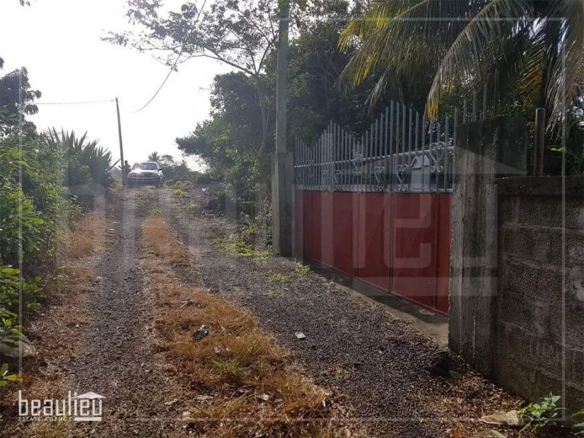 **3 bedrooms house built on a plot of 10p for sale in Goodlands** - 4 - House  on Aster Vender