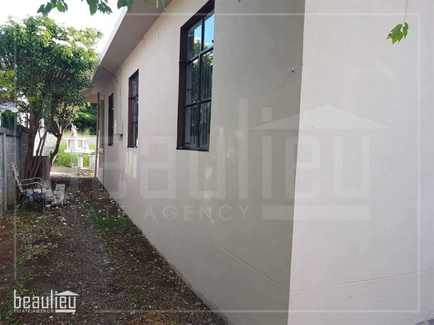 **3 bedrooms house built on a plot of 10p for sale in Goodlands** - 2 - House  on Aster Vender