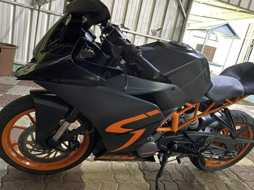 KTM RC 200 - 4 - Sports Bike  on Aster Vender
