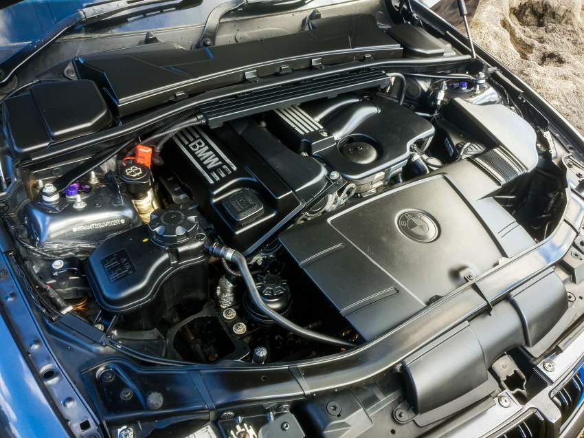 BMW E90 320i on Aster Vender