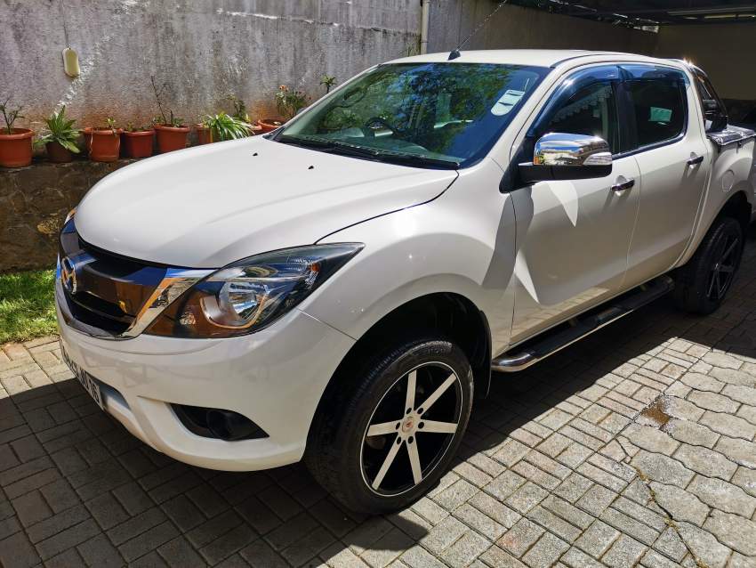 Mazda bt50 - 1 - Pickup trucks (4x4 & 4x2)  on Aster Vender