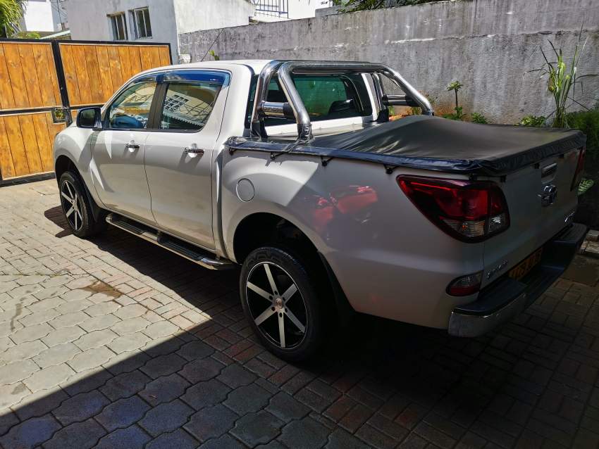 Mazda bt50 - 4 - Pickup trucks (4x4 & 4x2)  on Aster Vender