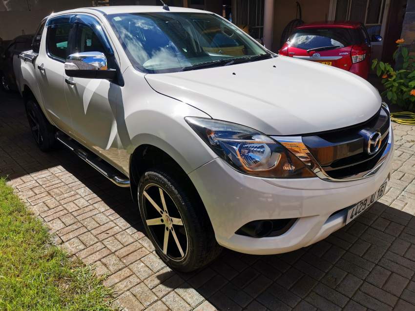 Mazda bt50 - 2 - Pickup trucks (4x4 & 4x2)  on Aster Vender