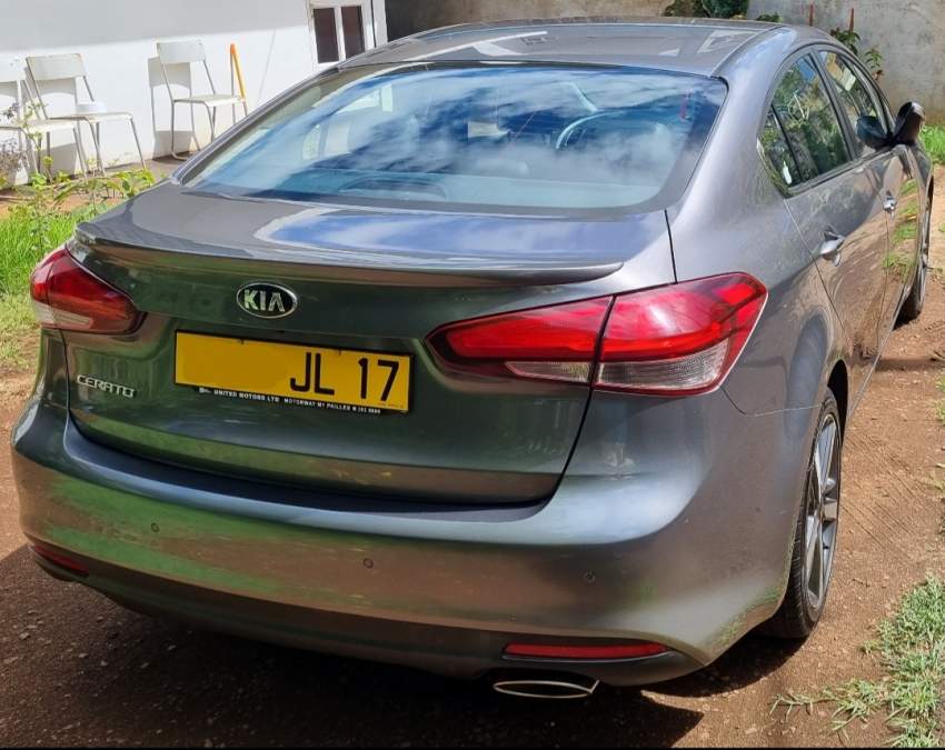 Kia Cerato SX Pack + - 1 - Family Cars  on Aster Vender