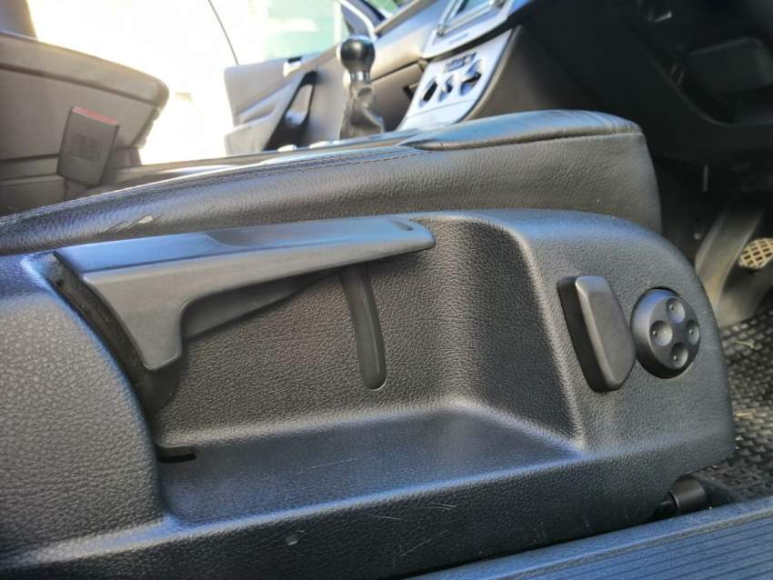 VOLKSWAGEN PASSAT 2.0 TDI - 5 - Luxury Cars  on Aster Vender