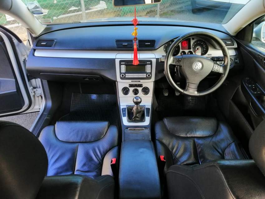 VOLKSWAGEN PASSAT 2.0 TDI - 2 - Luxury Cars  on Aster Vender