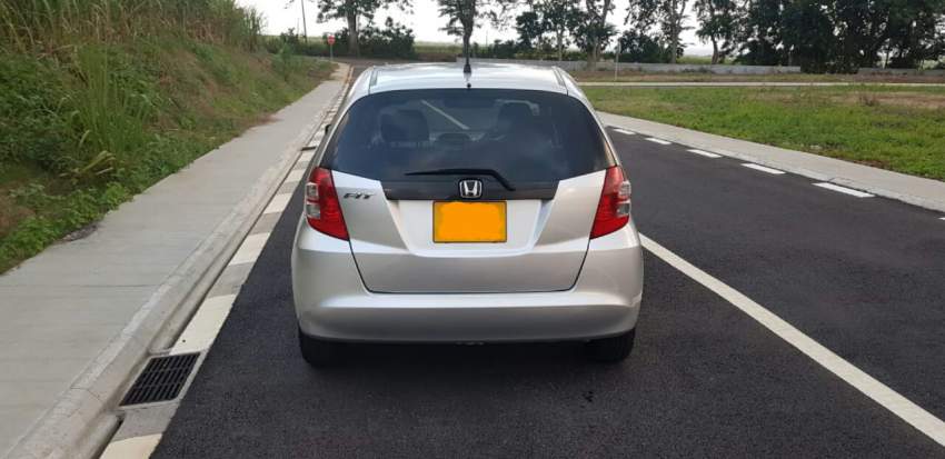 Honda fit - yr 08 - Automatic -1330cc- Call on 59010243 - 3 - Luxury Cars  on Aster Vender