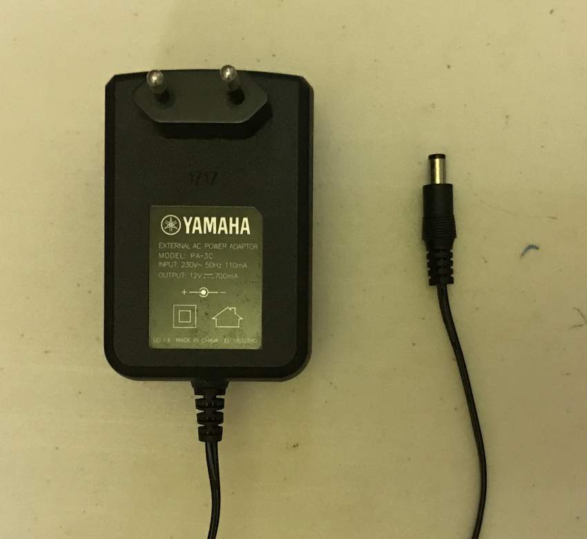 Yamaha PSR E263 - 3 - Piano  on Aster Vender