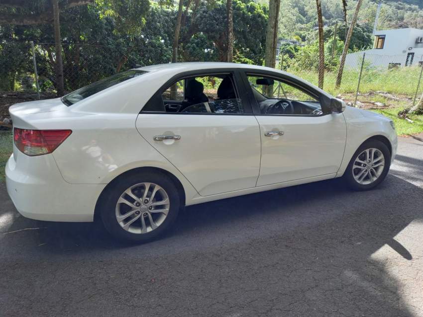 KIA CERATO WHITE 2012 - 3 - Family Cars  on Aster Vender