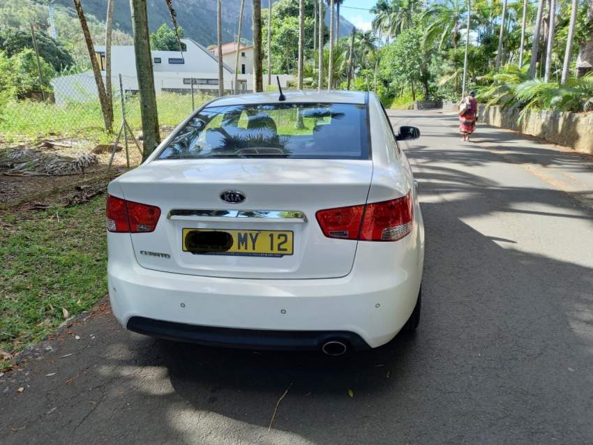 KIA CERATO WHITE 2012 - 4 - Family Cars  on Aster Vender