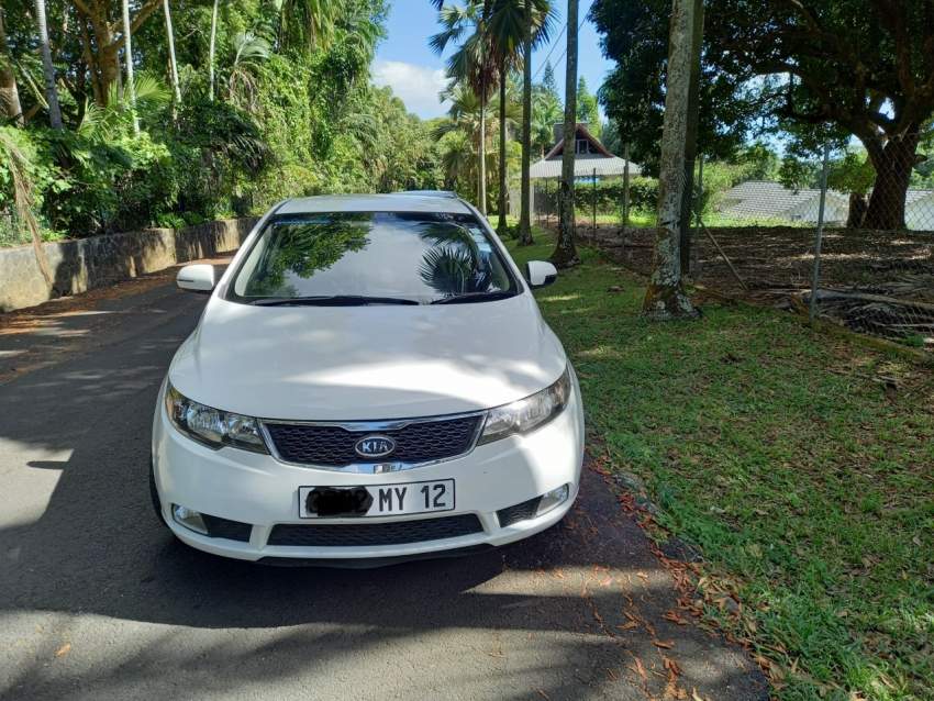 KIA CERATO WHITE 2012 - 1 - Family Cars  on Aster Vender