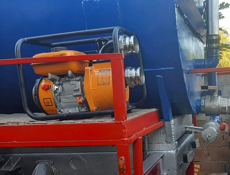 CAMION PORTEUR D'EAU - 4 - Other heavy trucks  on Aster Vender