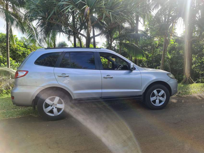 Hyundai santa fe  - 5 - SUV Cars  on Aster Vender