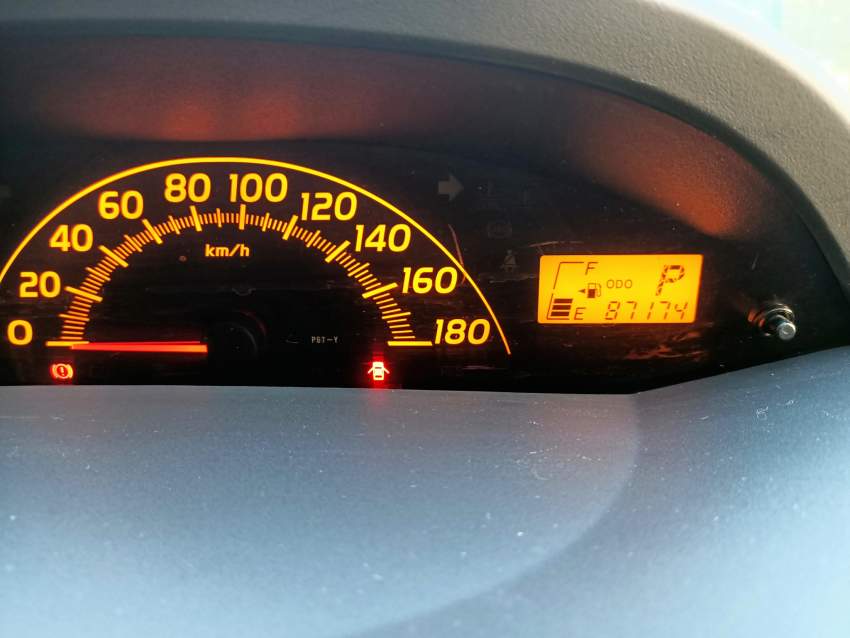 A vendre Toyota vitz en parfaite état - 1 - Family Cars  on Aster Vender