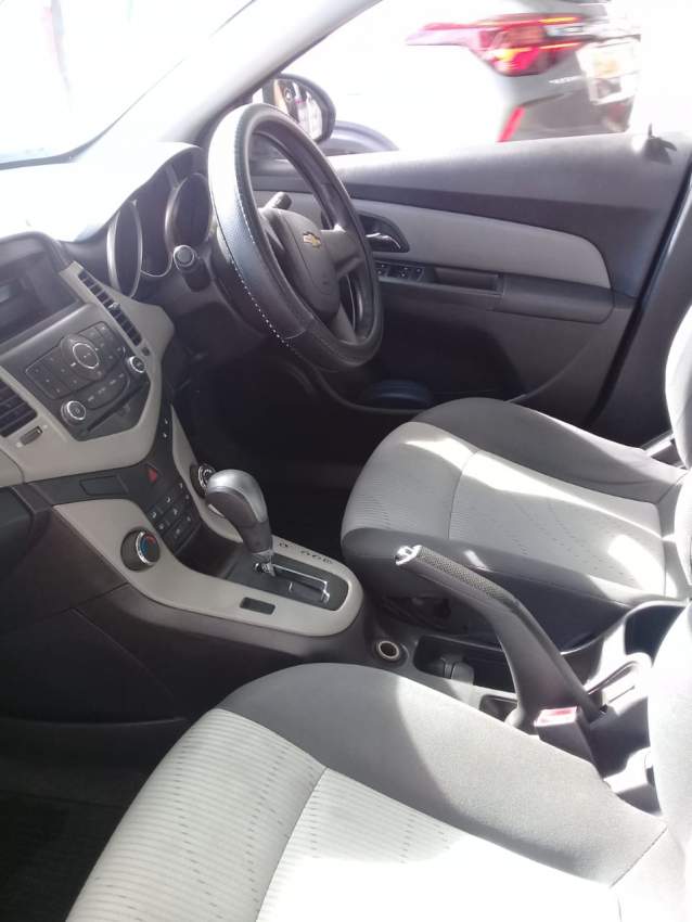 Chevrolet Cruze Yr 2011 235K Neg - 1 - Family Cars  on Aster Vender