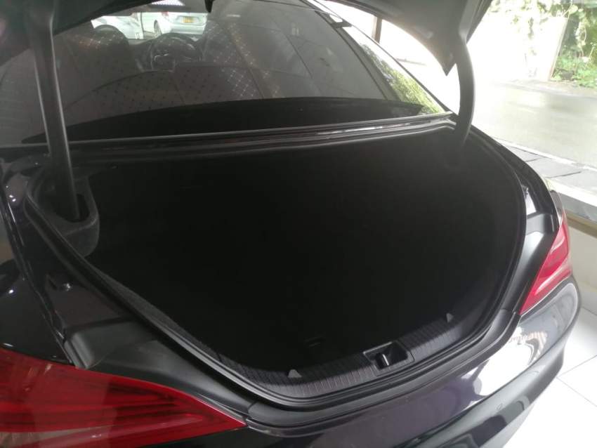 MERCEDES BENZ CLA 180  - 6 - Luxury Cars  on Aster Vender