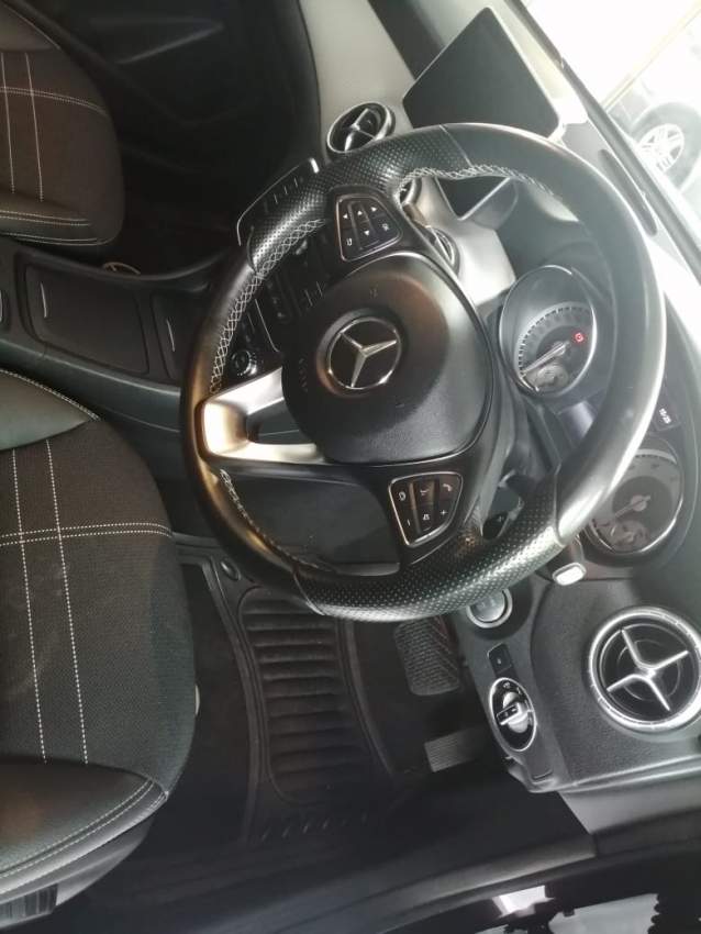 MERCEDES BENZ CLA 180  - 5 - Luxury Cars  on Aster Vender