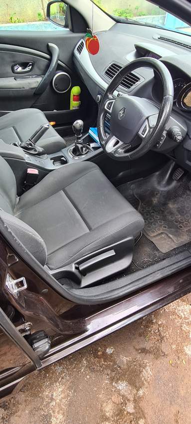 2013 Renault Mégane 1.6 MT - 1 - Family Cars  on Aster Vender