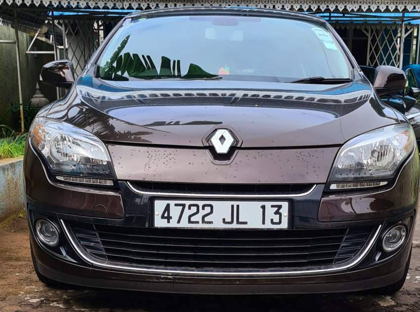 2013 Renault Mégane 1.6 MT - 4 - Family Cars  on Aster Vender