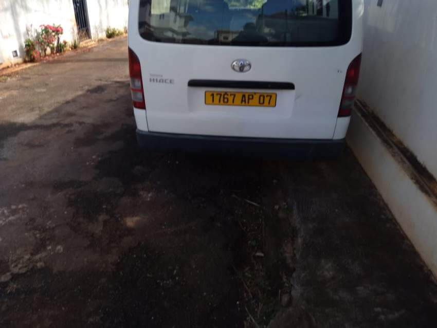 Van hiace Toyota  - 1 - Passenger Van  on Aster Vender