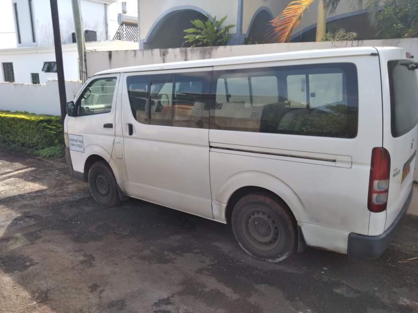 Van hiace Toyota  - 2 - Passenger Van  on Aster Vender