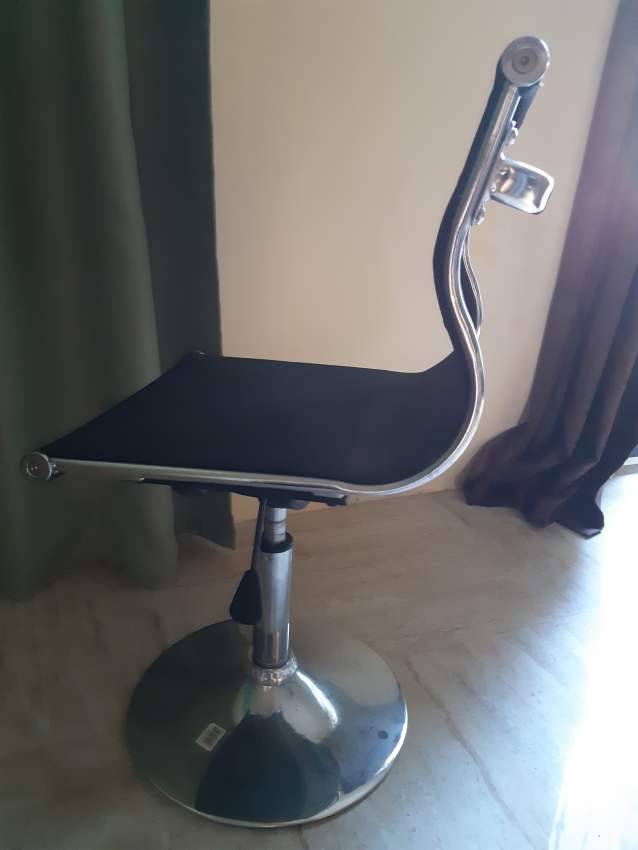 Black adjustable chairs - 0 - Chairs  on Aster Vender