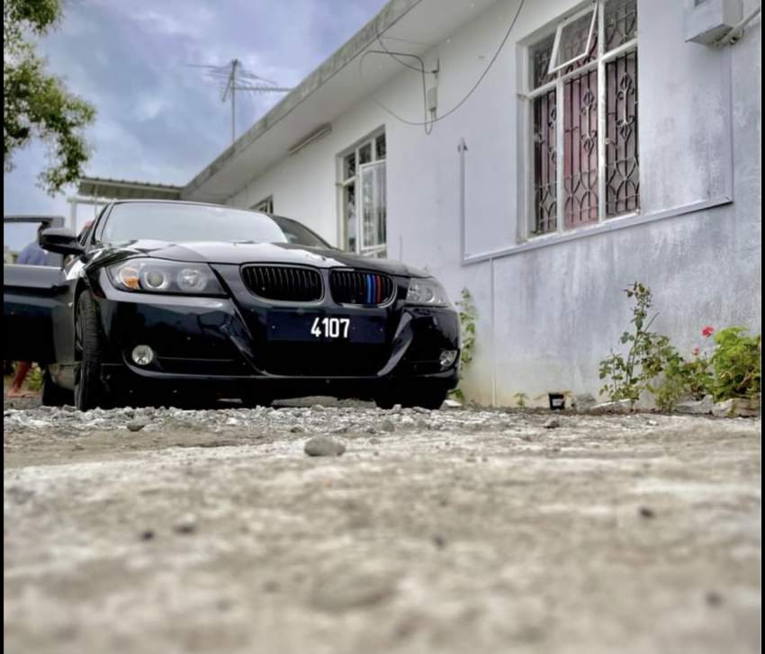 Bmw 320i - 2 - Family Cars  on Aster Vender