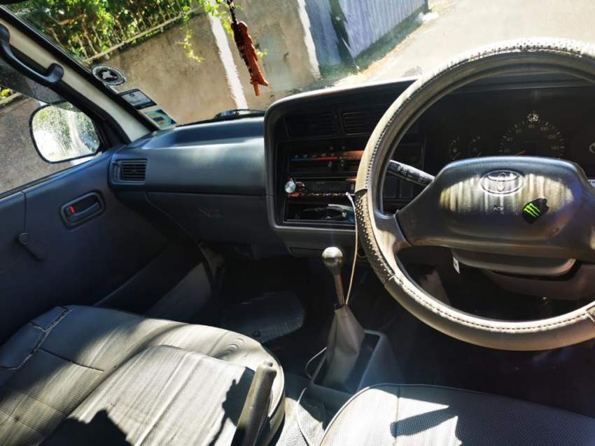 Toyota Hiace - 2 - Passenger Van  on Aster Vender