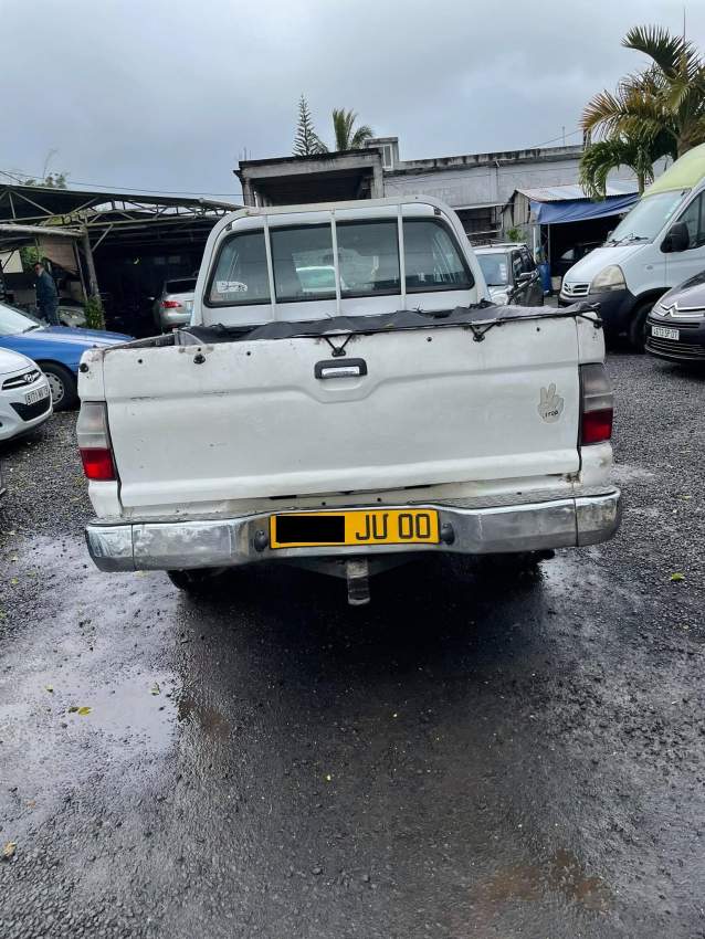 4x4 Mitsubishi L200 YR 00  - 2 - Pickup trucks (4x4 & 4x2)  on Aster Vender
