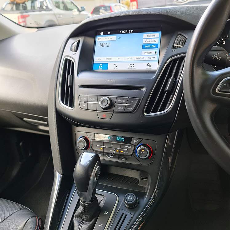 FORD FOCUS TITATNIUM ST LINE - 5 - Luxury Cars  on Aster Vender